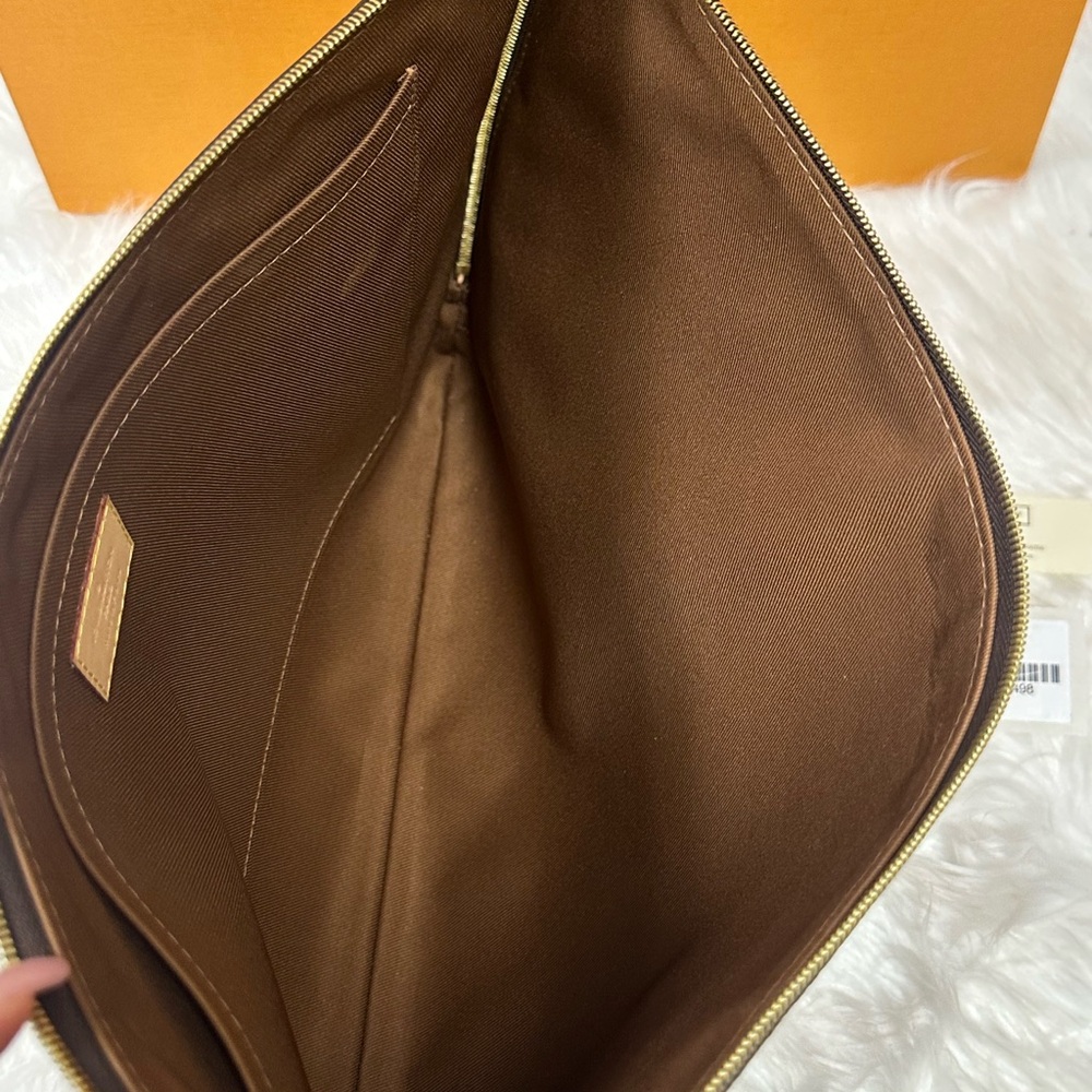 Louis Vuitton  Monogram Pouch✨ - Picture 4 of 11